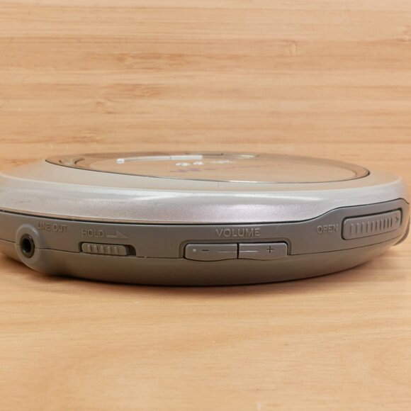 Sony D-EJ621 / Portable CD Player / Walkman / G-Protection / Mega Bass / Vintage - Picture 5 of 8